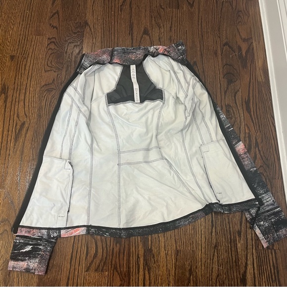 Lululemon Define Jacket - Picture 4 of 4